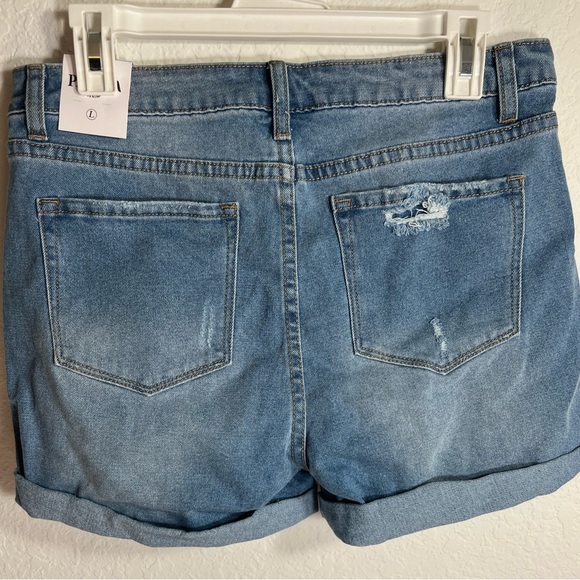 Papaya 3” Medium Wash Ultra Stretch High Rise Cuffed Shorts - Picture 3 of 5